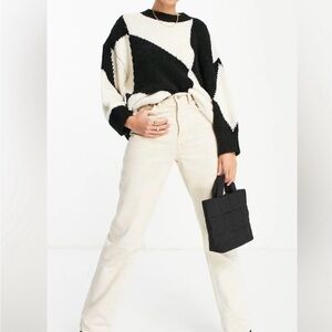 Topshop Sweater
Black and white 3/4 sleeves